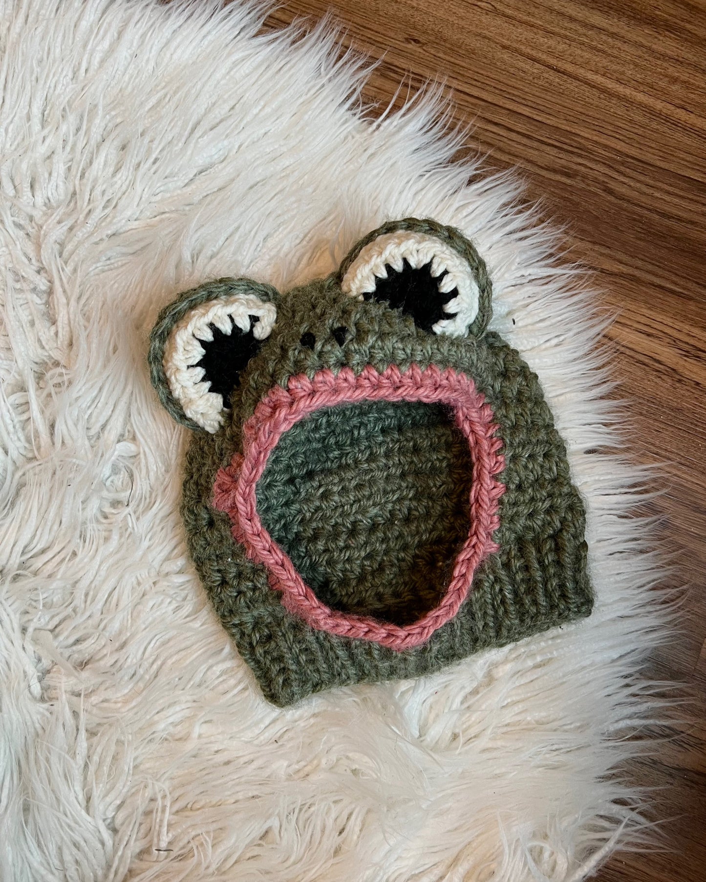 Frogaclava pattern