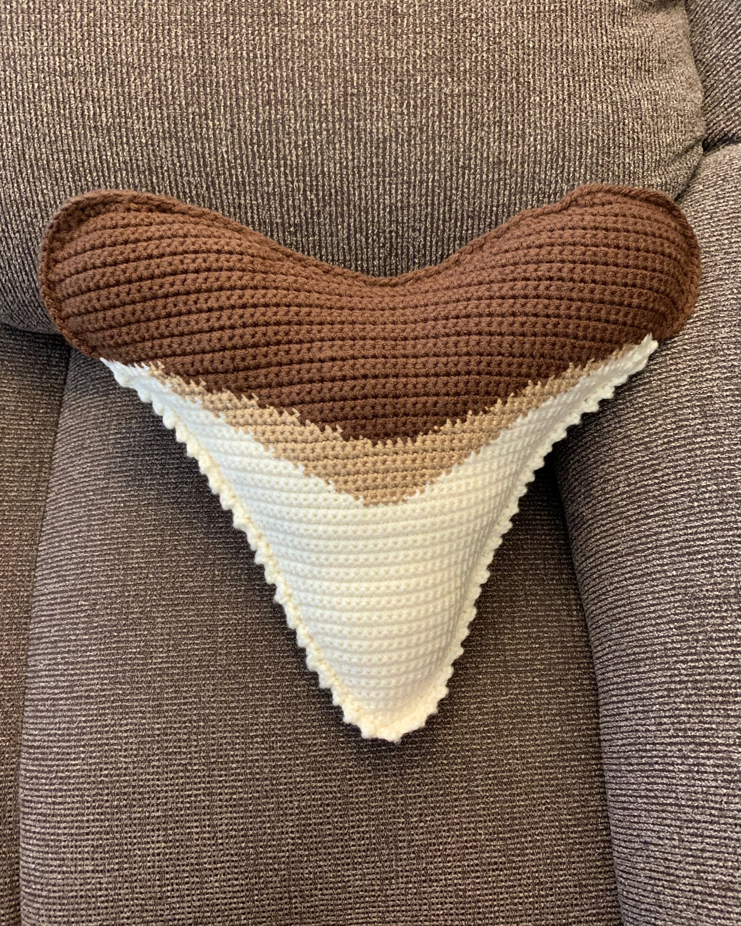 Shark tooth pillow pattern